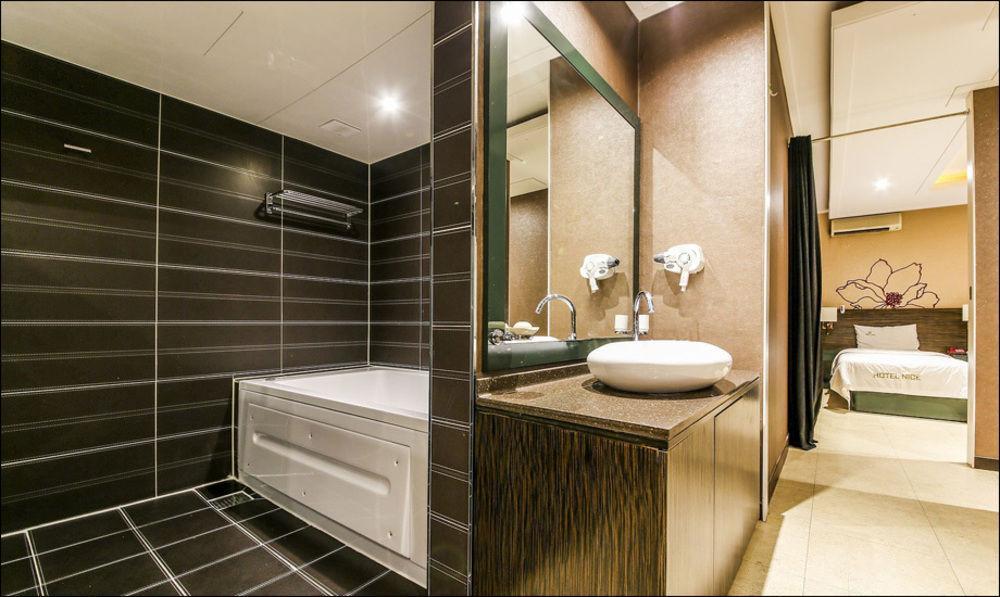 Nice Hotel Uijeongbu Extérieur photo