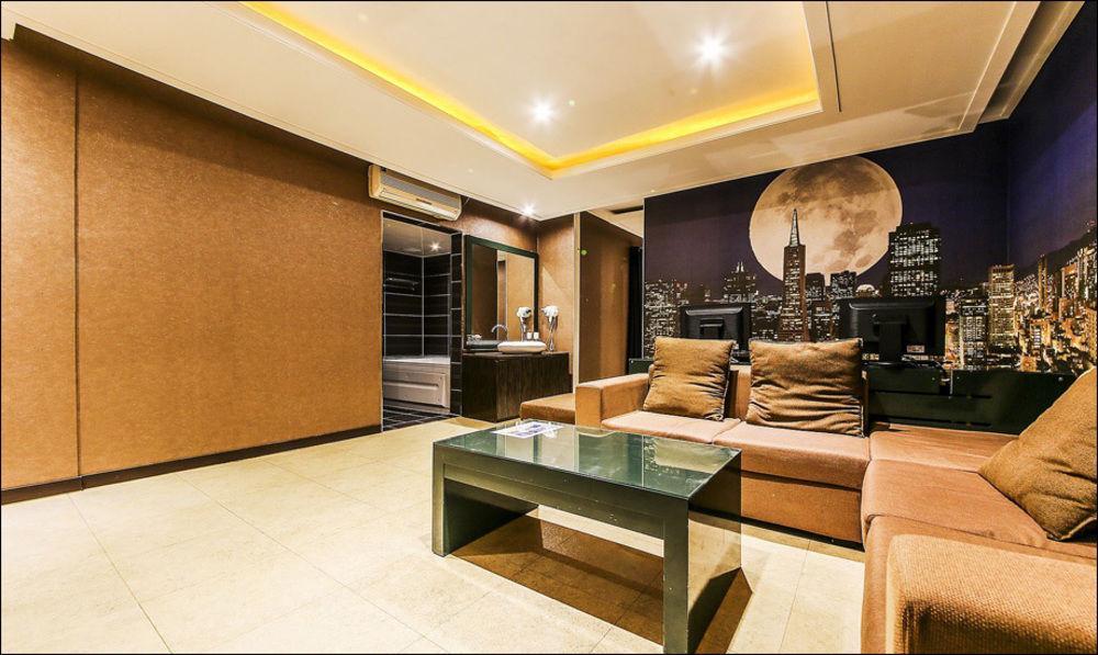 Nice Hotel Uijeongbu Extérieur photo
